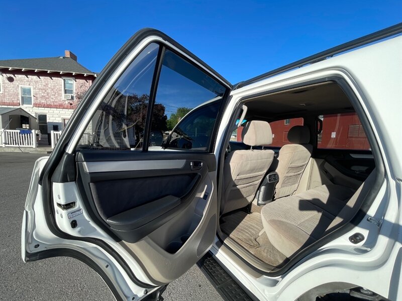 2004 Toyota 4Runner SR5 - Photo 7 - Nampa, ID 83651