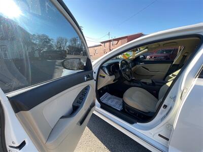 2012 Kia Optima Hybrid LX   - Photo 7 - Nampa, ID 83651