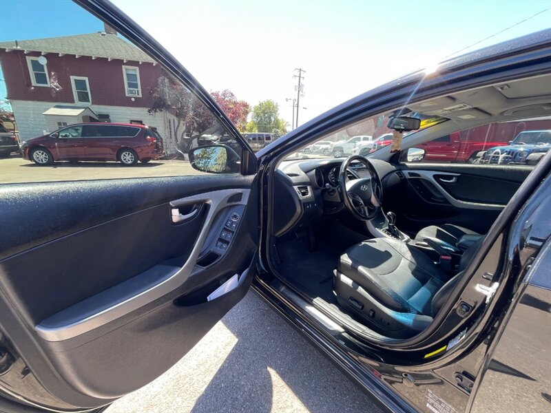 2015 Hyundai ELANTRA Limited - Photo 6 - Nampa, ID 83651