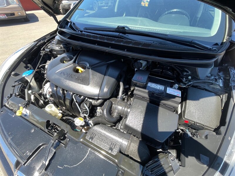 2015 Hyundai ELANTRA Limited - Photo 11 - Nampa, ID 83651