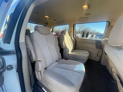 2010 Kia Sedona LX   - Photo 9 - Boise, ID 83704