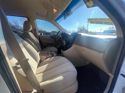 2010 Kia Sedona LX   - Photo 10 - Boise, ID 83704