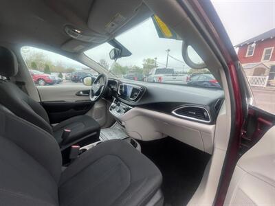 2017 Chrysler Pacifica Touring   - Photo 11 - Boise, ID 83704