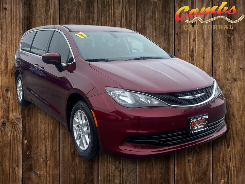 2017 Chrysler Pacifica Touring   - Photo 1 - Boise, ID 83704