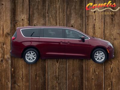 2017 Chrysler Pacifica Touring   - Photo 2 - Boise, ID 83704