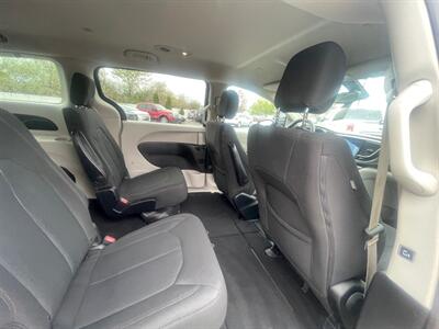 2017 Chrysler Pacifica Touring   - Photo 10 - Boise, ID 83704