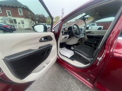 2017 Chrysler Pacifica Touring   - Photo 6 - Boise, ID 83704