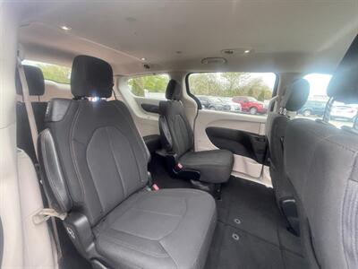 2017 Chrysler Pacifica Touring   - Photo 9 - Boise, ID 83704