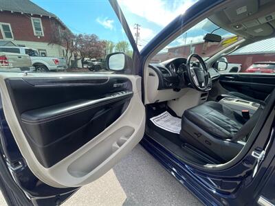 2014 Chrysler Town & Country Touring   - Photo 7 - Boise, ID 83704