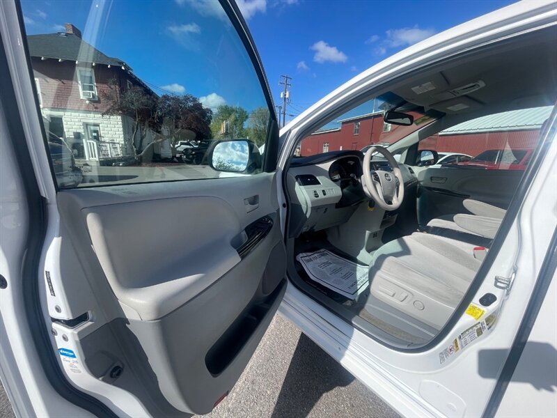 2013 Toyota Sienna LE Mobility 7-Passenger - Photo 7 - Nampa, ID 83651