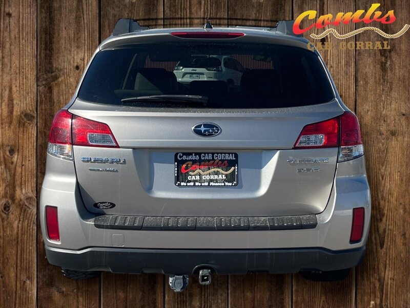 2014 Subaru Outback 3.6R Limited photo 3