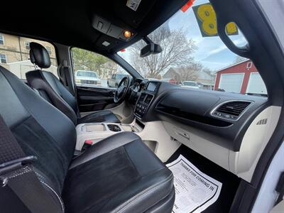 2018 Dodge Grand Caravan SXT   - Photo 12 - Boise, ID 83704