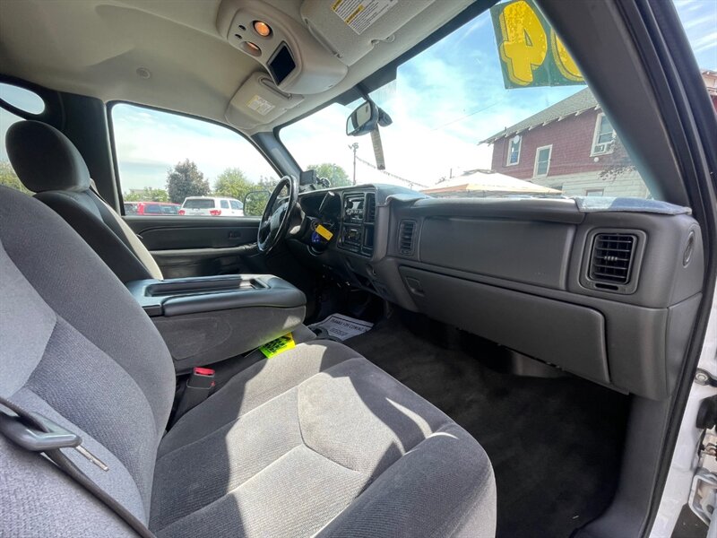 2004 GMC Sierra 2500 Work Truck - Photo 10 - Nampa, ID 83651