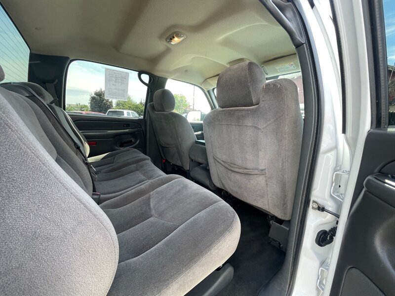 2004 GMC Sierra 2500 Work Truck - Photo 9 - Nampa, ID 83651