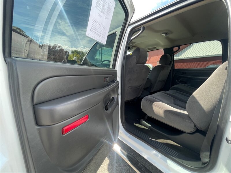 2004 GMC Sierra 2500 Work Truck - Photo 8 - Nampa, ID 83651