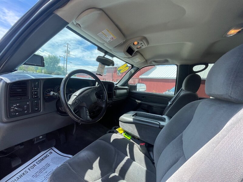 2004 GMC Sierra 2500 Work Truck - Photo 6 - Nampa, ID 83651