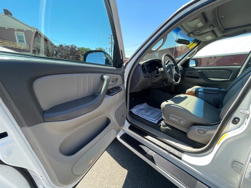 2002 Toyota Sequoia Limited - Photo 7 - Nampa, ID 83651