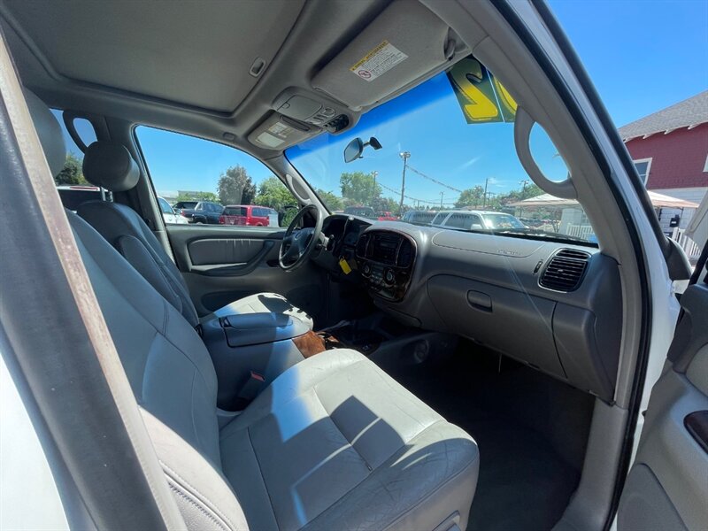 2002 Toyota Sequoia Limited - Photo 12 - Nampa, ID 83651