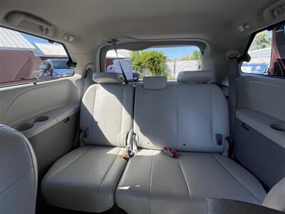 2011 Toyota Sienna XLE 7-Passenger Auto Access Seat   - Photo 8 - Nampa, ID 83651