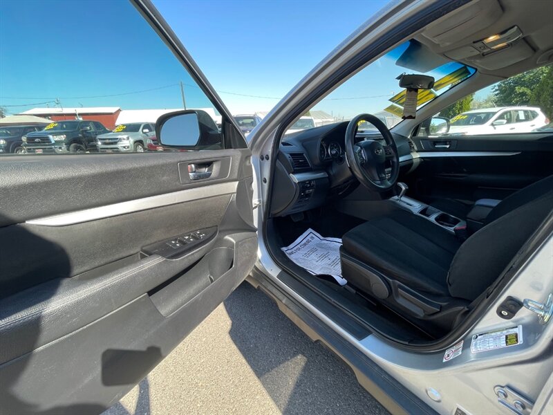 2014 Subaru Outback 2.5i - Photo 7 - Nampa, ID 83651