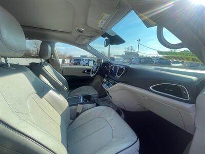 2017 Chrysler Pacifica Limited - Photo 12 - Nampa, ID 83651