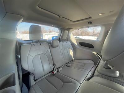 2017 Chrysler Pacifica Limited - Photo 11 - Nampa, ID 83651