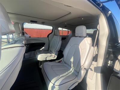 2017 Chrysler Pacifica Limited - Photo 8 - Nampa, ID 83651