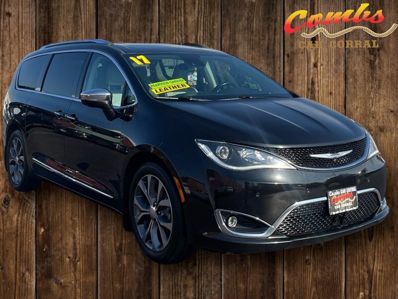 2017 Chrysler Pacifica Limited   - Photo 1 - Nampa, ID 83651