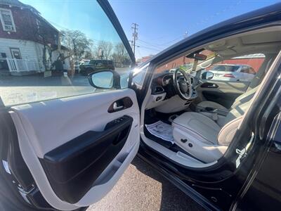 2017 Chrysler Pacifica Limited - Photo 7 - Nampa, ID 83651