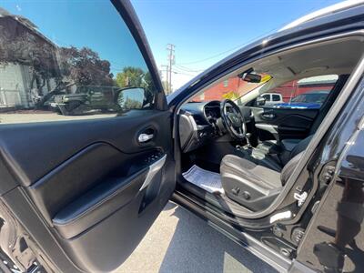 2018 Jeep Cherokee Latitude Plus   - Photo 8 - Nampa, ID 83651