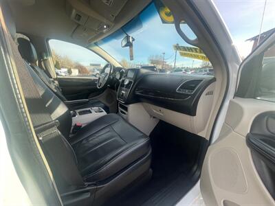 2015 Chrysler Town & Country Touring   - Photo 12 - Nampa, ID 83651