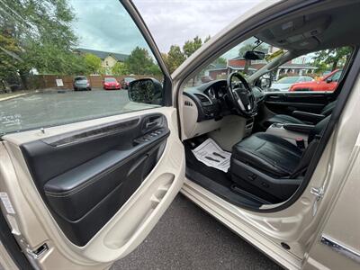 2015 Chrysler Town & Country Touring   - Photo 7 - Boise, ID 83704