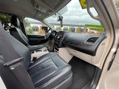 2015 Chrysler Town & Country Touring   - Photo 12 - Boise, ID 83704