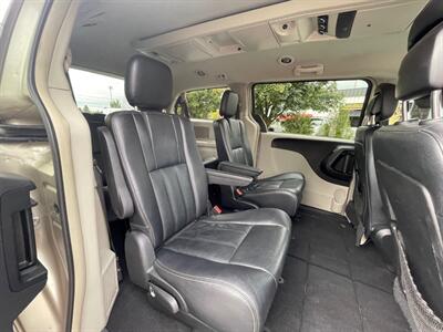 2015 Chrysler Town & Country Touring   - Photo 11 - Boise, ID 83704