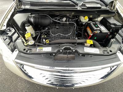 2015 Chrysler Town & Country Touring   - Photo 13 - Boise, ID 83704