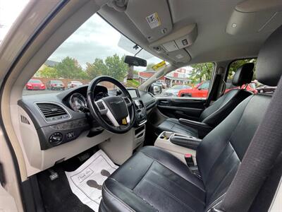 2015 Chrysler Town & Country Touring   - Photo 6 - Boise, ID 83704