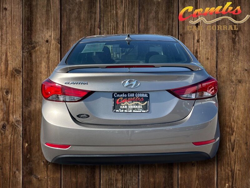 2015 Hyundai ELANTRA SE - Photo 4 - Nampa, ID 83651