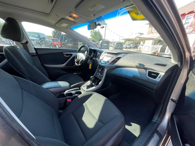 2015 Hyundai ELANTRA SE - Photo 10 - Nampa, ID 83651