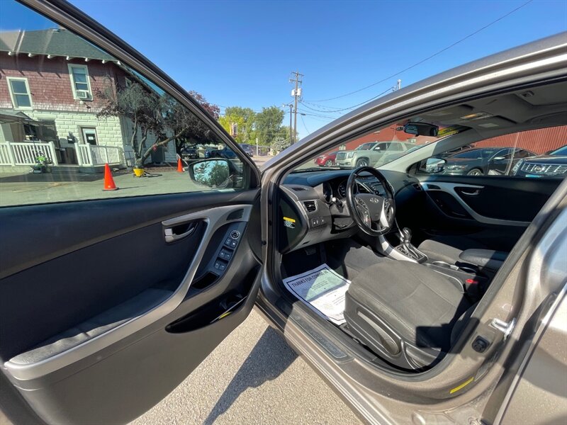 2015 Hyundai ELANTRA SE - Photo 7 - Nampa, ID 83651