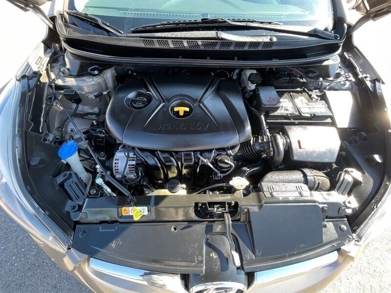 2015 Hyundai ELANTRA SE - Photo 12 - Nampa, ID 83651