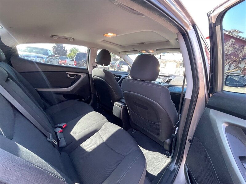 2015 Hyundai ELANTRA SE - Photo 9 - Nampa, ID 83651