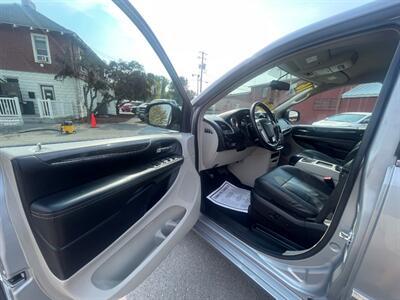 2016 Chrysler Town & Country Touring   - Photo 7 - Nampa, ID 83651