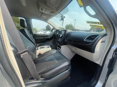2016 Chrysler Town & Country Touring   - Photo 12 - Nampa, ID 83651
