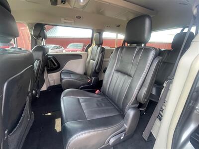 2016 Chrysler Town & Country Touring   - Photo 8 - Nampa, ID 83651