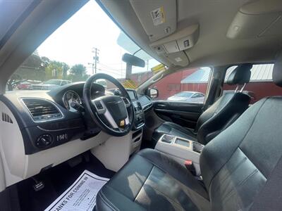 2016 Chrysler Town & Country Touring   - Photo 6 - Nampa, ID 83651