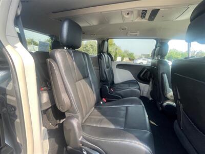2016 Chrysler Town & Country Touring   - Photo 11 - Nampa, ID 83651