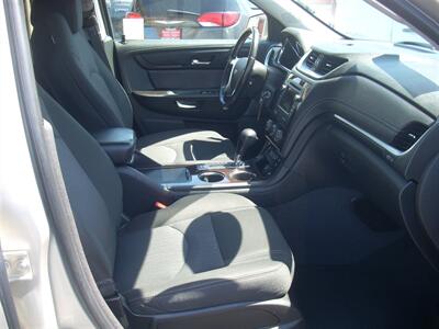 2017 Chevrolet Traverse LT   - Photo 8 - Turlock, CA 95380