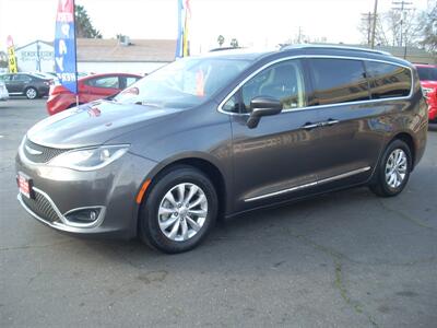 2018 Chrysler Pacifica Touring L Plus   - Photo 2 - Turlock, CA 95380