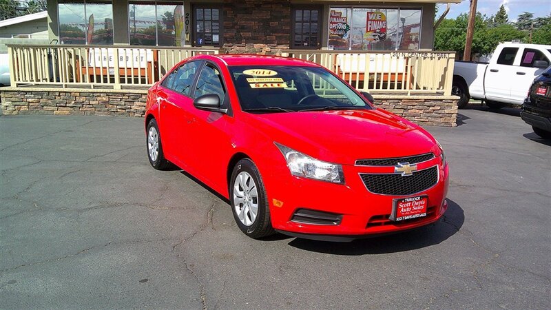 2014 Chevrolet Cruze LS Auto's photo