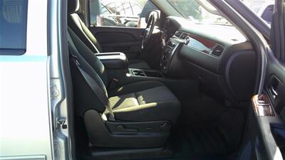 2011 GMC Yukon SLE   - Photo 9 - Turlock, CA 95380